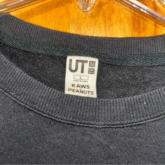 KAWS x Uniqlo x Peanuts Snoopy Skateboarding black Sweatshirt size Large L - Picture 3 of 4